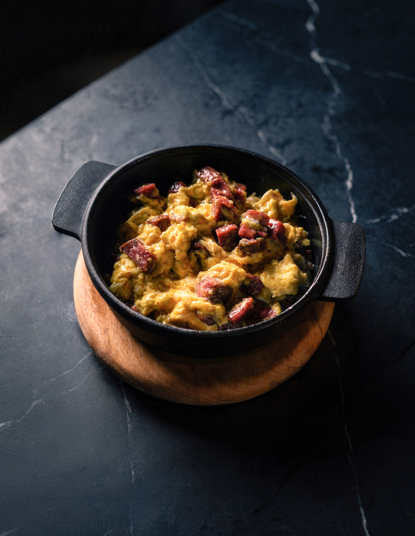 Sahanda Sucuklu Yumurta