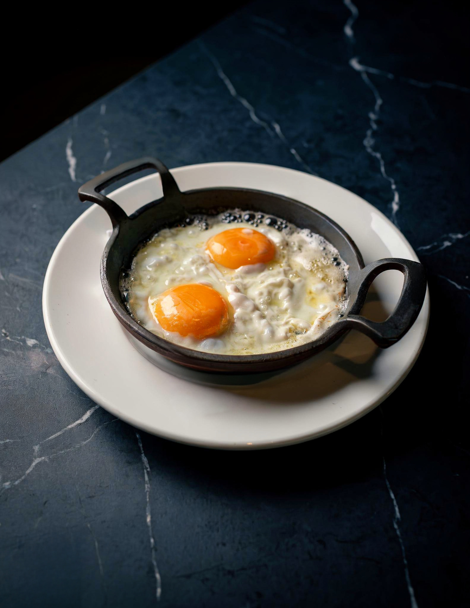 Sahanda Göz Yumurta